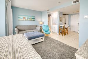 Oceanfront Resort Condo with Balcony in Myrtle Beach