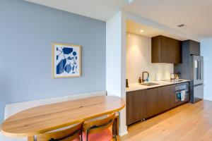 Luxe Austin Condo with Pool Access Near Dtwn!