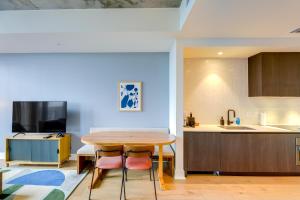 Luxe Austin Condo with Pool Access Near Dtwn!