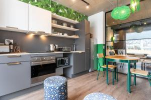 426 WEX1 by Perch Stays with daily housekeeping