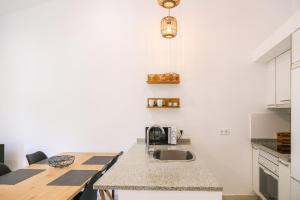 Ca lEudald 3, Apartamento en Besalú con terraza