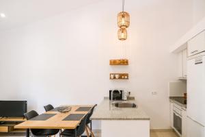 Ca lEudald 3, Apartamento en Besalú con terraza