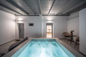 White Note Luxury Suites