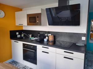 Charmante petite maison proche du port, Maison 7