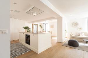 8 balconies Heart of the old town