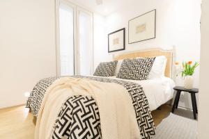 8 balconies Heart of the old town