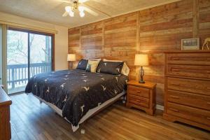 Hänsel and Gretels Hideaway End Unit Parking!