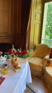 B&B / Chambres d'hotes Chambre de Princesse avec Grande Salle de Bain : photos des chambres
