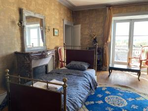 B&B / Chambres d'hotes Chambre pour 3 personnes au Chateau : photos des chambres