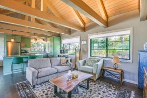 Kimiko Getaway w Fire Pit – 15 Mi to Eugene