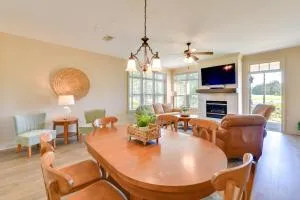 Spacious Springfield Home with Golf Course View! - Baker