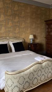 B&B / Chambres d'hotes Chambre pour 3 personnes au Chateau : photos des chambres