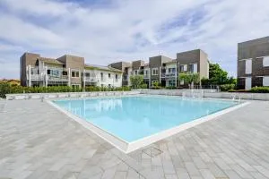 Near Lake APT con Piscina - Centenaro