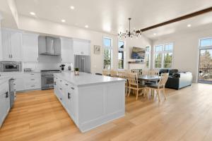 Pine Meadow - Game Room with pool table, foosball & shuffleboard!