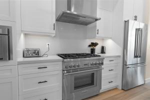 Pine Meadow - Game Room with pool table, foosball & shuffleboard!