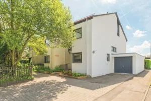 K41 - Haus mit Garten - Max 8 Personen - ab 5 Nächte - Perfekt für Geschäftsreisende,Teams,Monteure I Messe I A81 I Stuttgart - Nufringen