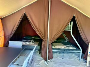 Campings Camping Onlycamp Pierre & Sources : Tente