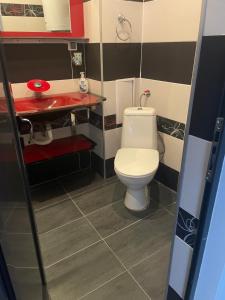 2-bed,2-bath, free private parking