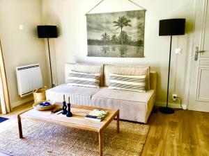 Maisons de vacances Charmante maisonnette avec jardin et piscine : Maison 1 Chambre
