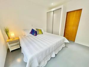 Modern 2 Bed 2 Bath L Strong Wifi Carport