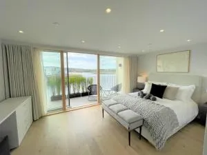 Luxury Waterfront 3 Bedroom/3 Bathroom Townhouse - 海尔