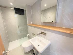 Luxury Waterfront 3 Bedroom3 Bathroom Townhouse