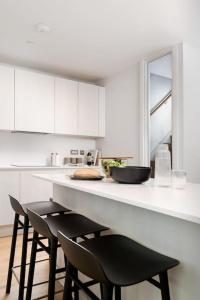 Luxury Waterfront 3 Bedroom3 Bathroom Townhouse