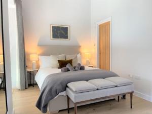 Luxury Waterfront 3 Bedroom3 Bathroom Townhouse