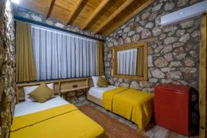 Lüks Dinlenme Şelale Kaydırak Havuzu Manzaralar - Uzumlu