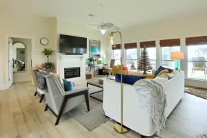 Steps to Bolivar Beach Home with Deck and Grill