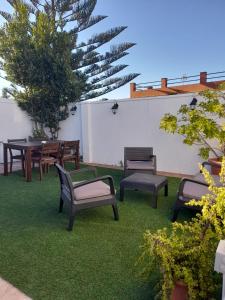 Apartamento con barbacoa y porche