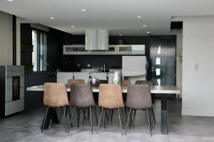 Maisons de vacances Villa near beach with pool 11 pers baby : photos des chambres