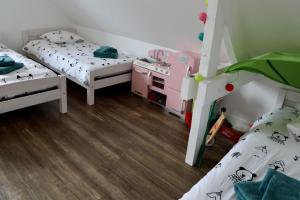 Maisons de vacances Villa near beach with pool 11 pers baby : photos des chambres