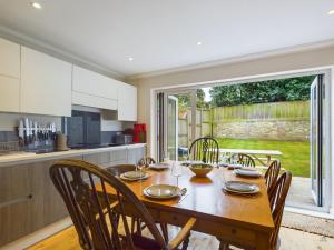 Queens Mews a contemporary beach side holiday home for 6