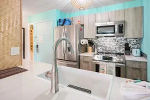 "Just Beachy" at Plantation Hale D7 with AC - Anahola