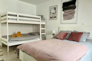 Appartements Cosy apartment with large terrace near the beach : photos des chambres