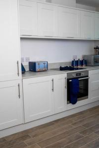 Short Stays, Free Parking, Contractors, Families - Large Home