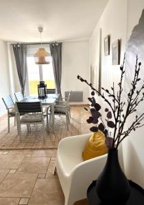 Appartements A 100 m2 appartement with terrasse near the beach : photos des chambres