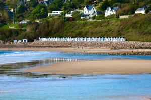 Appartements A 100 m2 appartement with terrasse near the beach : photos des chambres