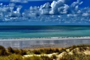 Appartements A 100 m2 appartement with terrasse near the beach : photos des chambres