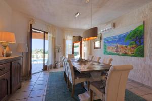 Ferienhaus Cristina mit Pool, Meerblick, familienfreundlich
