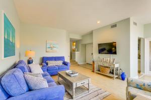 2 Mi to Beach Hilton Head Condo with Pool!
