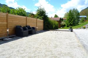 Chalet neuf, Jacuzzi, piscine privée mai-sept, pétanque, proche Paradiski