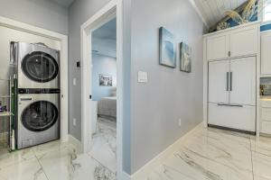1 Mi to Beach: Home in Old Town Port Aransas