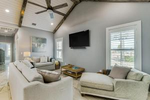 1 Mi to Beach: Home in Old Town Port Aransas