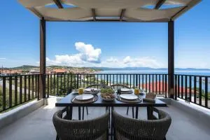 Blue Whisper Luxury Living Suites - Nea Roda