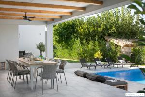 Stunning Villa In Cepljani With Outdoor Swimming Pool, Wifi And 3 Bedrooms 