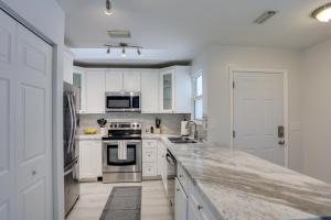 Jupiter Townhome with Patio and Yard about 6 Mi to Beach!