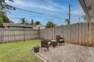 Jupiter Townhome with Patio and Yard about 6 Mi to Beach!