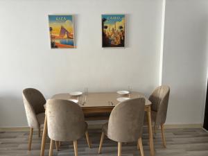 Luxury Inn: 2BR Amazing location in Madinaty B11
